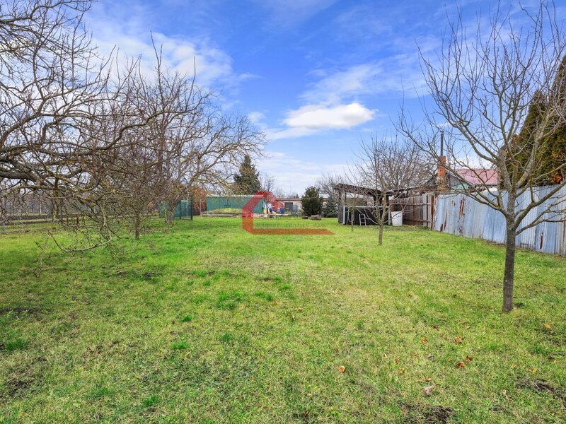 Prodej, pozemk určený k výstavbě Břeclav, U Letiště , příjezdová cesta zajištěna břemenem, CP:1065m2