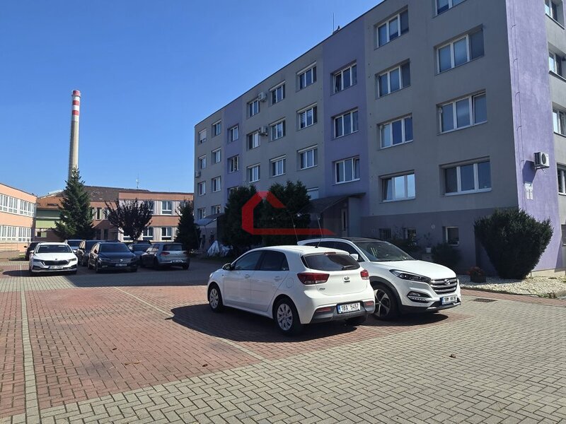 Pronájem bytu 1+1, Břeclav Bratislavská , zasklená lodžie, parkovací místo, CP:35m2