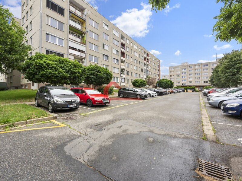 Prodej, byt 3+1 Břeclav, Na Valtické , lodžie, sklepní kóje, zděné jádro, možnost převodu do OV, financování zajištěno, CP:68m2