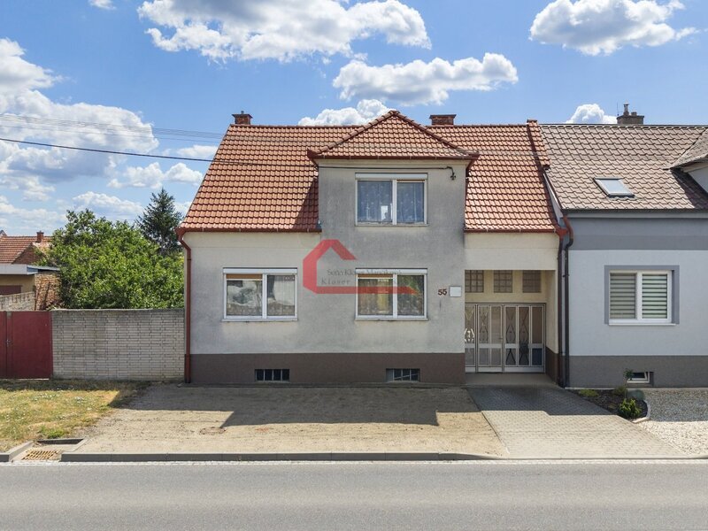 Prodej, RD 5+1 a výminek 1+1 ve dvoře, Tvrdonice, průjezd, garáž, přístup bránou ze zadní ulice, podsklepený, CP: 487m2