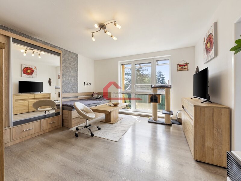 Prodej, cihlový byt 3+1 Hodonín, ulice Skácelova, zastřešený balkon, 2 sklepy, možnost parkování u domu, CP: m2