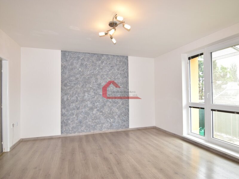 Pronájem, byt 3+1 Hodonín, Skácelova, balkon, 2 sklepy, CP 64m²
