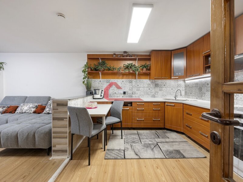 Prodej, bezbariérový RD 2+kk, Otrokovice, šatna, prostorná veranda, dvorek, vjezd bránou, CP: 174m2