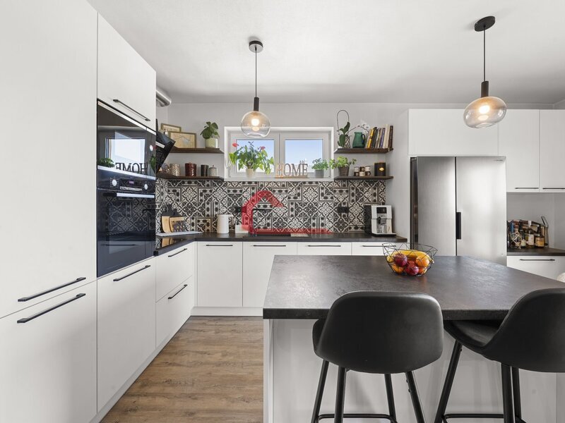 Prodej, novostavba bytu 3+kk Šlapanice u Brna, nadstandardně široké garážové stání, lodžie,CP: 102m2