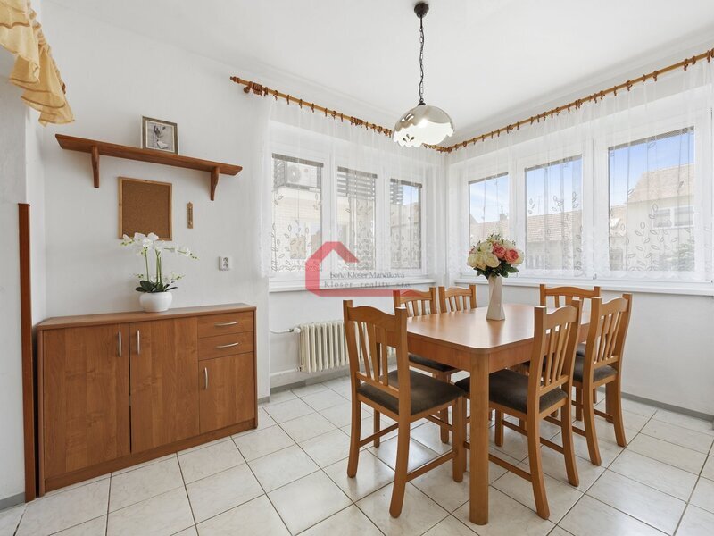 Prodej, patrový rodinný dům Velké Bílovice, možné dvougen.bydlení, vjezd, kůlna, zahrada, CP: 433m2